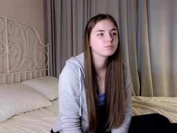 girl XXX Live Cams with on_the_soft_pillow